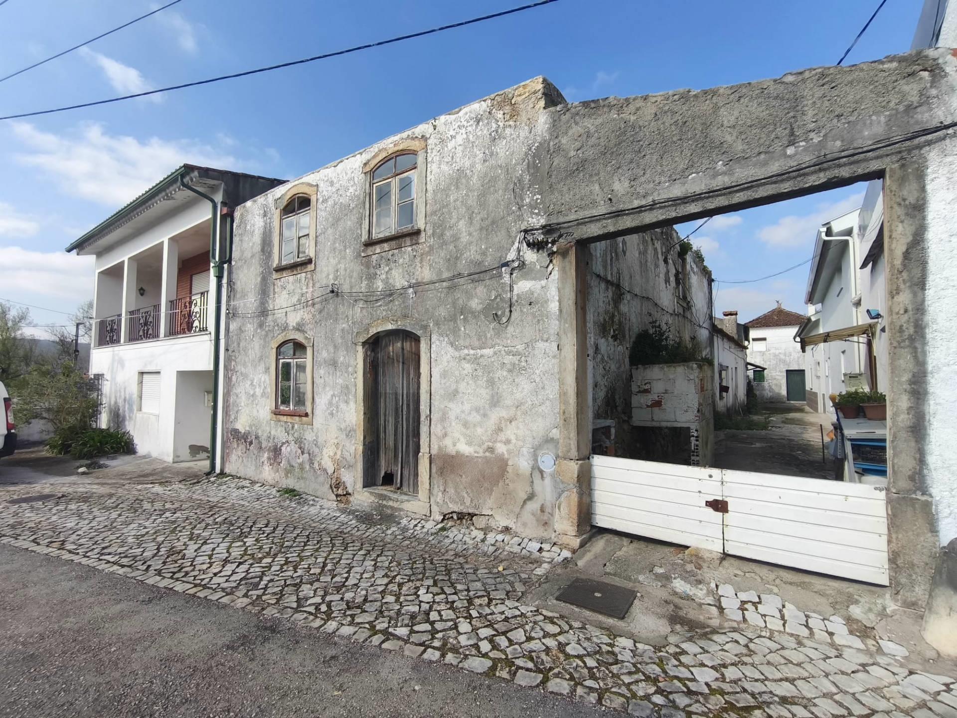Moradia V6 p/ Restaurar - Adémia - 5 minutos de Coimbra