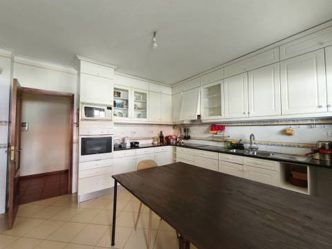 Moradia T6+3 c/ Piscina e Garagem - Coimbra