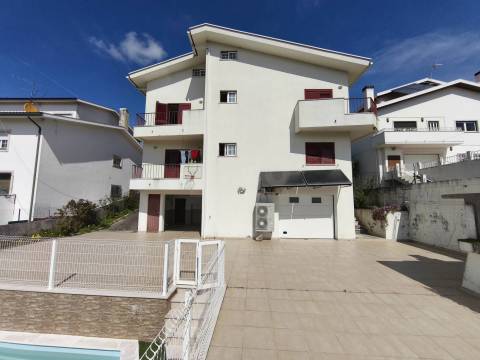 Moradia T6+3 c/ Piscina e Garagem - Coimbra