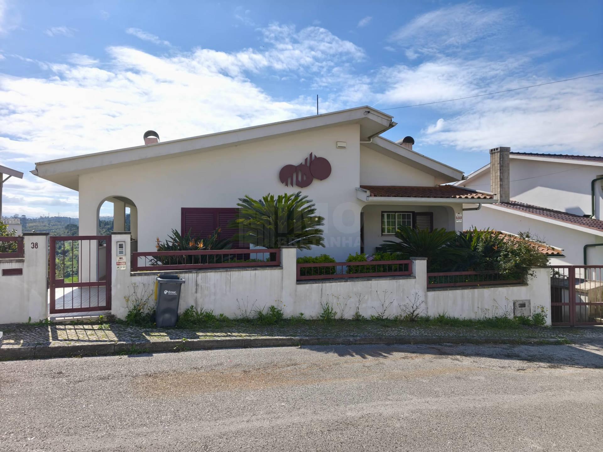 Moradia T6+3 c/ Piscina e Garagem - Coimbra