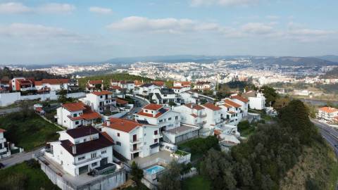 Moradia T6+3 c/ Piscina e Garagem - Coimbra