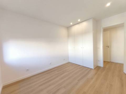 T2 Totalmente Remodelado | Zona Premium – Parque Verde - Coimbra