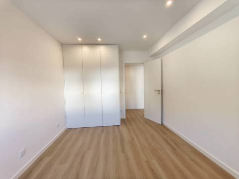 T2 Totalmente Remodelado | Zona Premium – Parque Verde - Coimbra