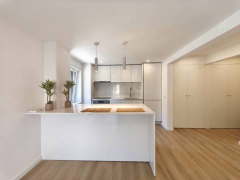 T2 Totalmente Remodelado | Zona Premium – Parque Verde - Coimbra