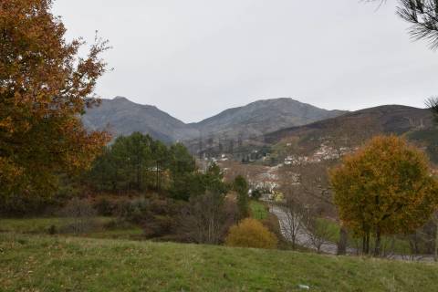 Terreno p/ Investimento – Unhais da Serra - Possível Construção de 6 Moradias
