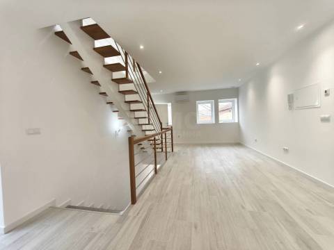 T2 Duplex Totalmente Remodelado - Centro de Anadia