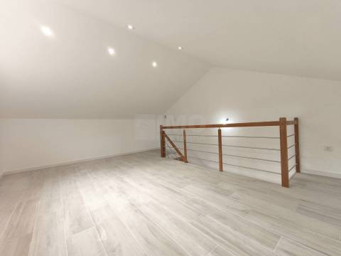 T2 Duplex Totalmente Remodelado - Centro de Anadia