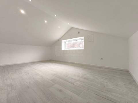 T2 Duplex Totalmente Remodelado - Centro de Anadia