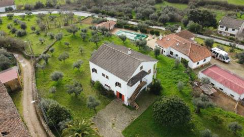 Moradia V3 Isolada c/ Terreno - Capinha - Fundão