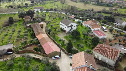 Moradia V3 Isolada c/ Terreno - Capinha - Fundão