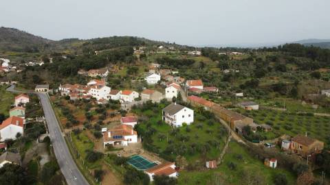 Moradia V3 Isolada c/ Terreno - Capinha - Fundão