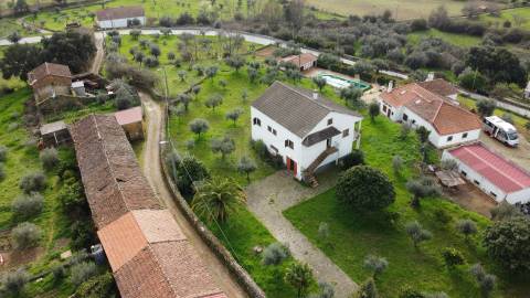 Moradia V3 Isolada c/ Terreno - Capinha - Fundão