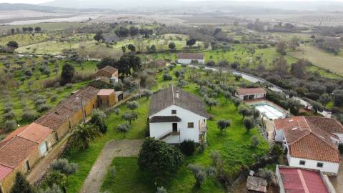 Moradia V3 Isolada c/ Terreno - Capinha - Fundão