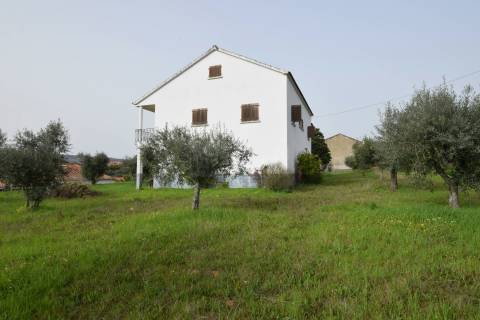 Moradia V3 Isolada c/ Terreno - Capinha - Fundão