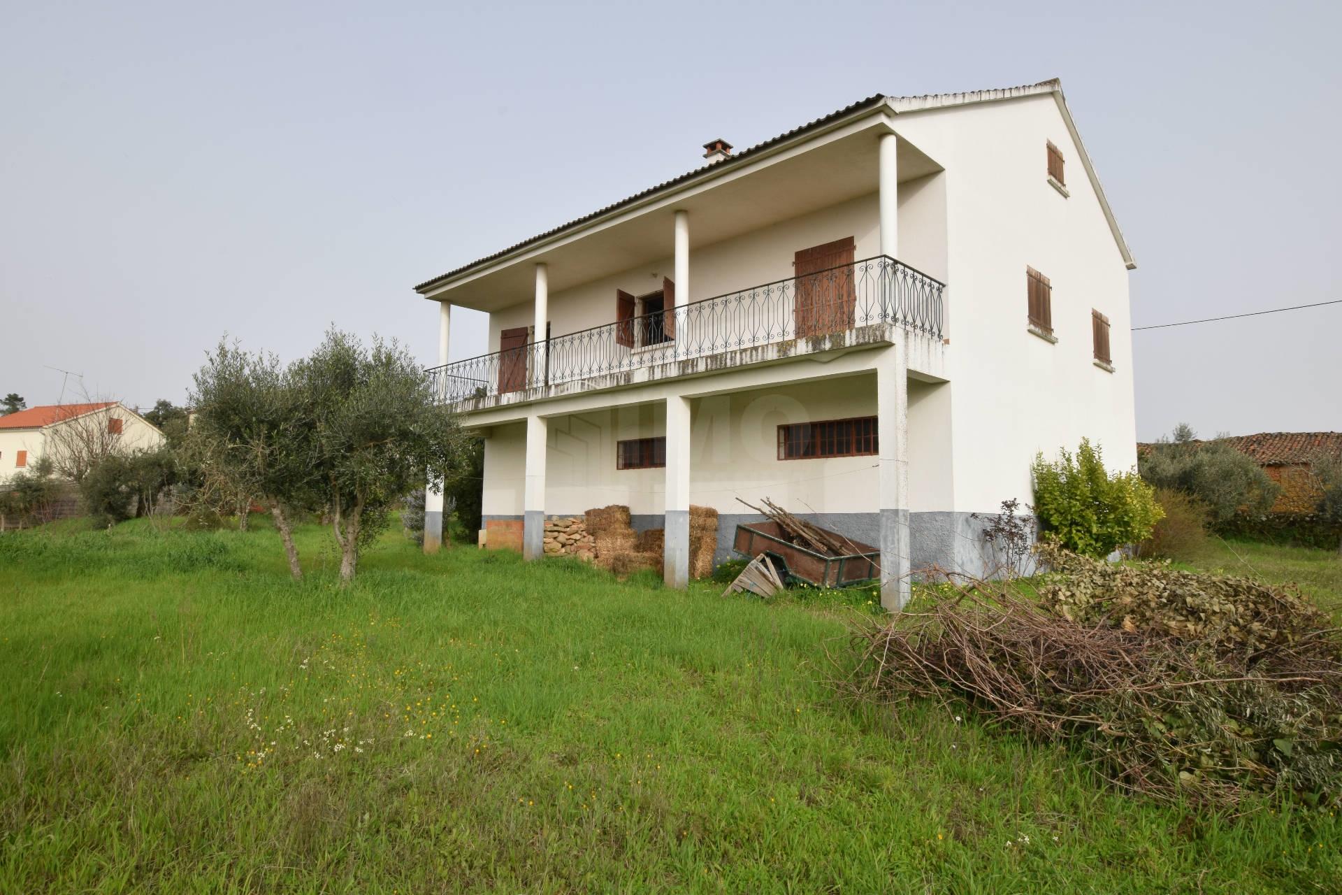 Moradia V3 Isolada c/ Terreno - Capinha - Fundão