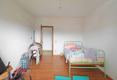 Moradia V3 Isolada c/ Terreno - Capinha - Fundão