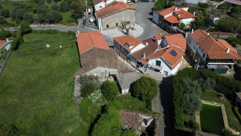 Moradia V5 c/ Garagem e Quintal - Donas - 5 min do Fundão