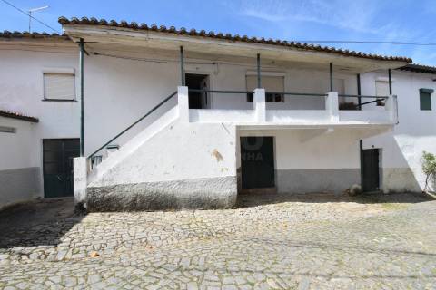 Moradia V5 c/ Garagem e Quintal - Donas - 5 min do Fundão