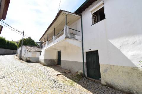 Moradia V5 c/ Garagem e Quintal - Donas - 5 min do Fundão