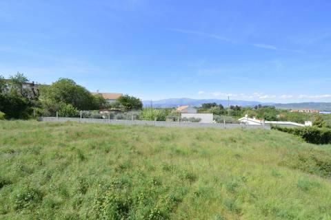 Moradia V5 c/ Garagem e Quintal - Donas - 5 min do Fundão