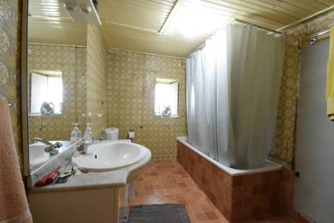 Moradia V5 c/ Garagem e Quintal - Donas - 5 min do Fundão