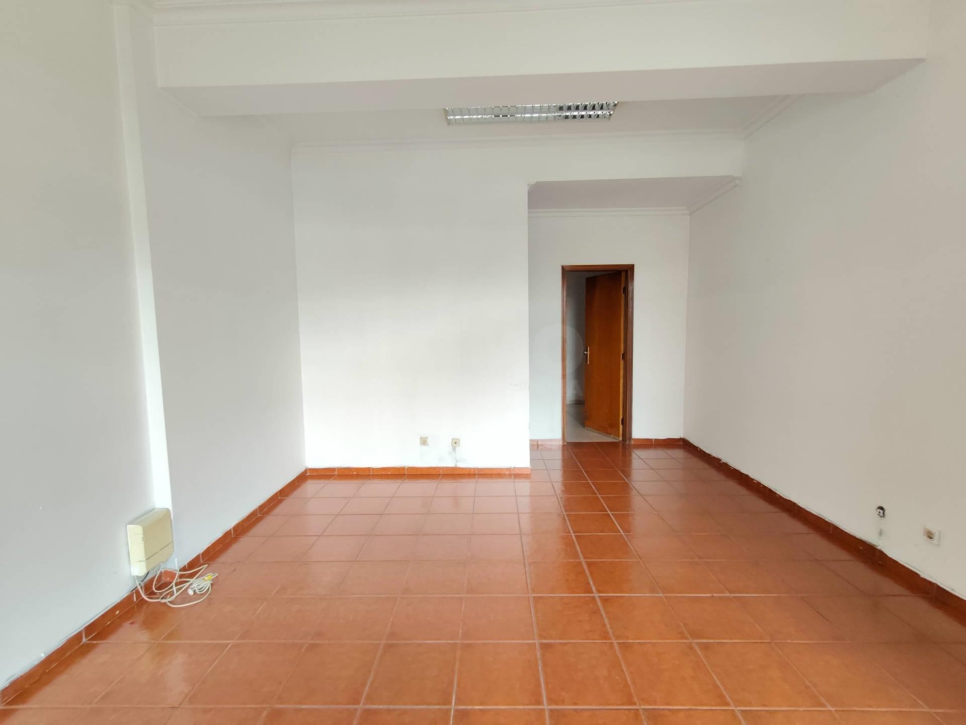 Loja - Centro da Covilhã - Ideal p/ Transformar em Habitação