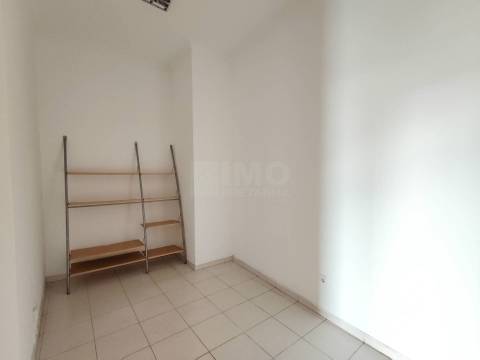 Loja - Centro da Covilhã - Ideal p/ Transformar em Habitação
