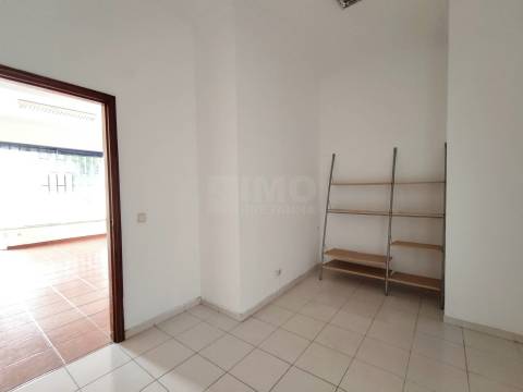 Loja - Centro da Covilhã - Ideal p/ Transformar em Habitação