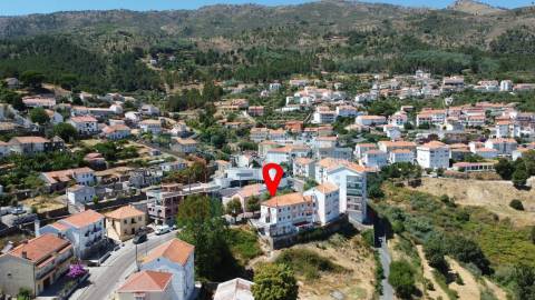 Edificio c/ 3 Apartamentos T2 p/ Recuperar - Covilhã