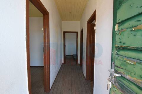 Edificio c/ 3 Apartamentos T2 p/ Recuperar - Covilhã