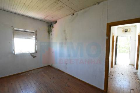 Edificio c/ 3 Apartamentos T2 p/ Recuperar - Covilhã