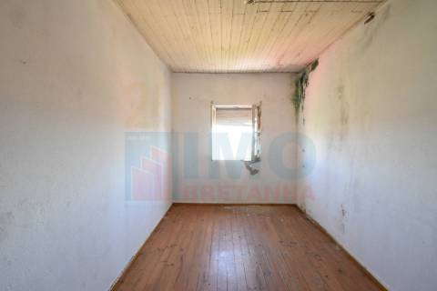 Edificio c/ 3 Apartamentos T2 p/ Recuperar - Covilhã