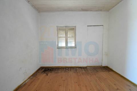 Edificio c/ 3 Apartamentos T2 p/ Recuperar - Covilhã