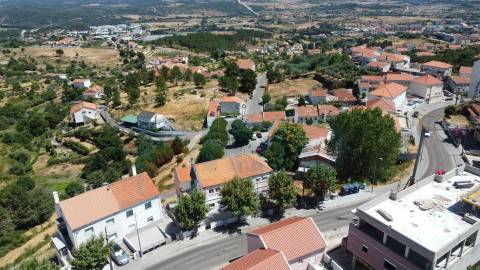 Edificio c/ 3 Apartamentos T2 p/ Recuperar - Covilhã