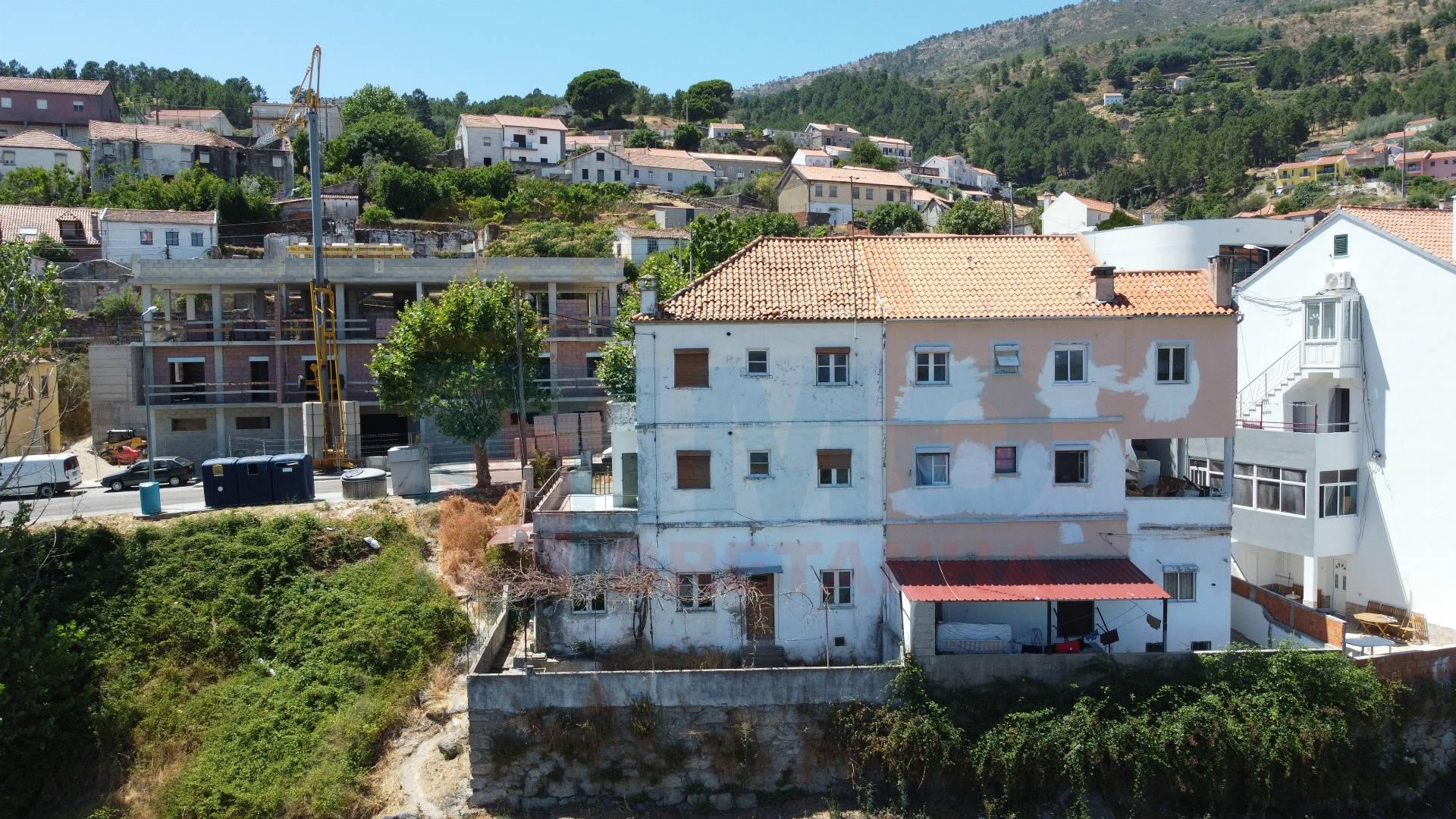 Edificio c/ 3 Apartamentos T2 p/ Recuperar - Covilhã