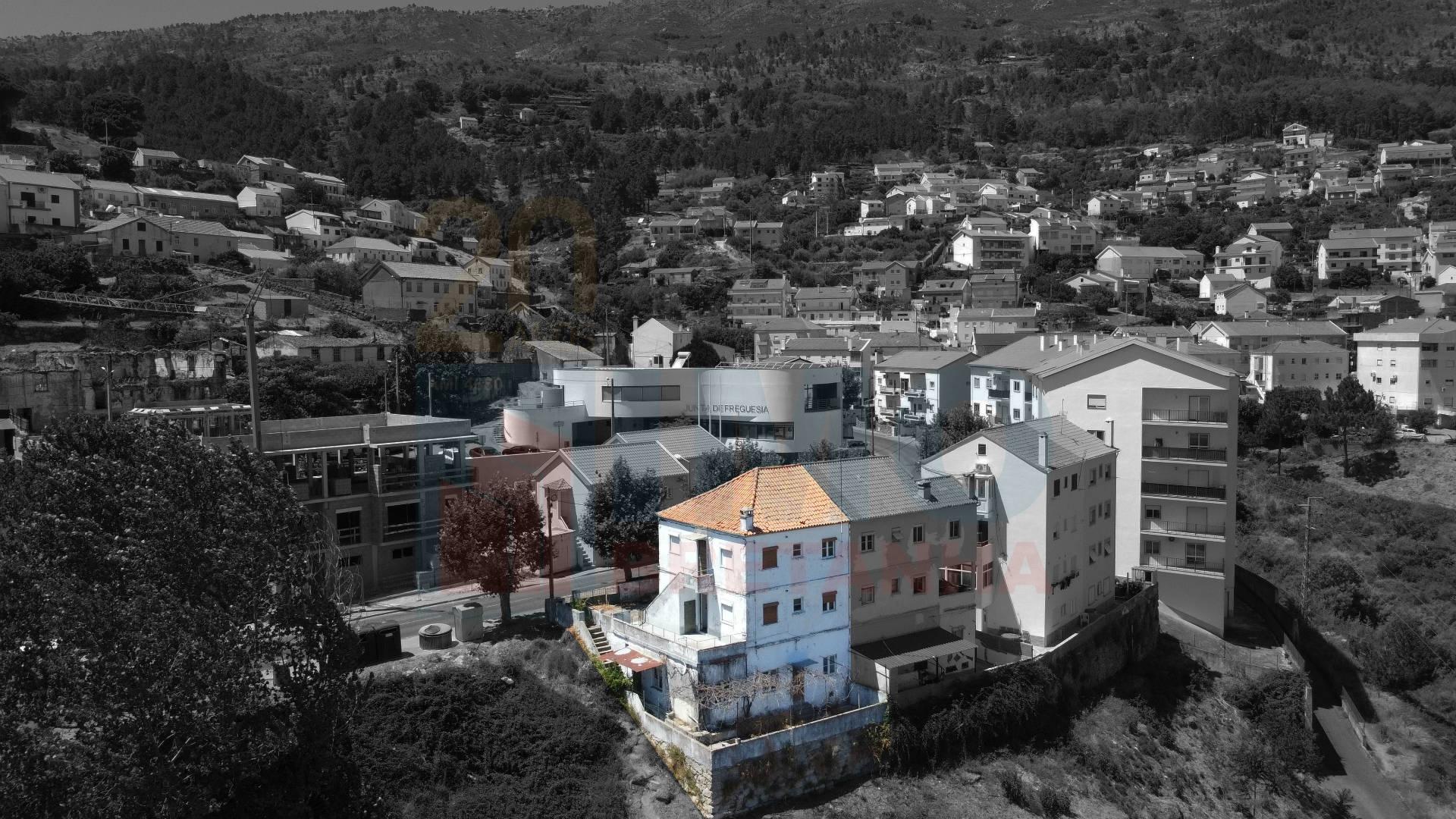 Edificio c/ 3 Apartamentos T2 p/ Recuperar - Covilhã