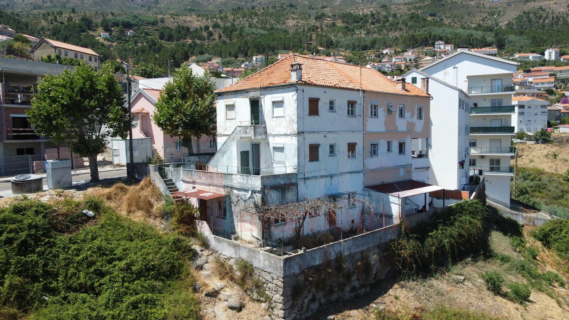 Edificio c/ 3 Apartamentos T2 p/ Recuperar - Covilhã