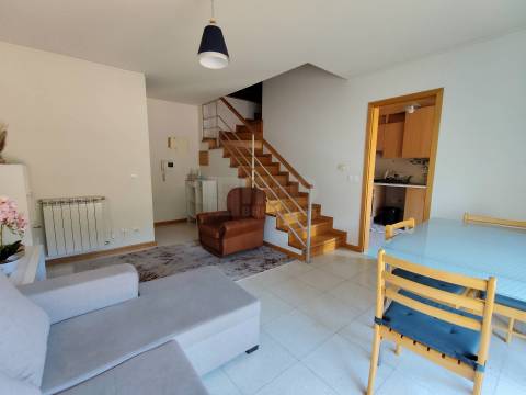 Apartamento T2 DUPLEX Arrendamento em Covilhã e Canhoso,Covilhã