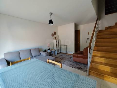 Apartamento T2 DUPLEX Arrendamento em Covilhã e Canhoso,Covilhã
