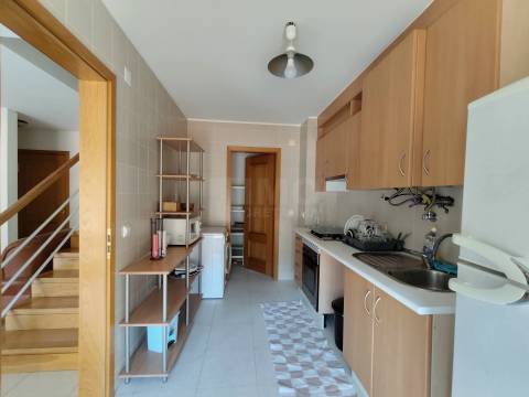 Apartamento T2 DUPLEX Arrendamento em Covilhã e Canhoso,Covilhã