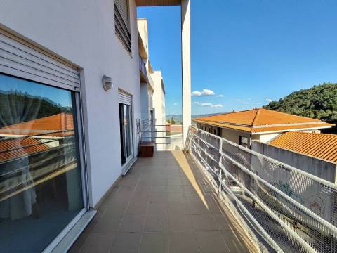 Apartamento T2 DUPLEX Arrendamento em Covilhã e Canhoso,Covilhã