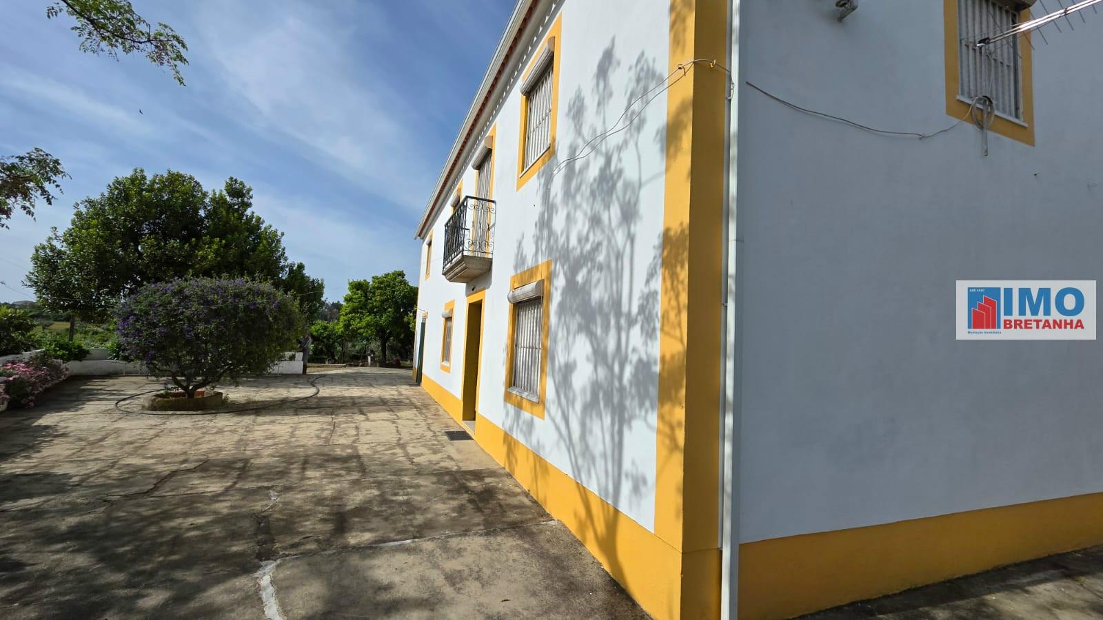 Quinta em Castelo Branco com 9 hectares e varias habitações