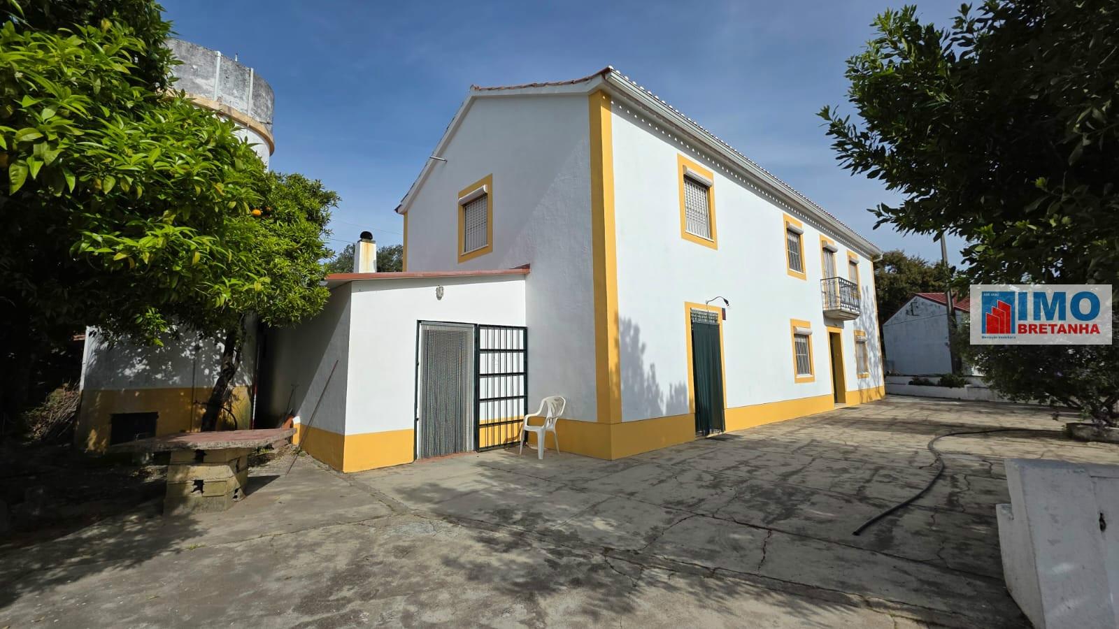 Quinta em Castelo Branco com 9 hectares e varias habitações