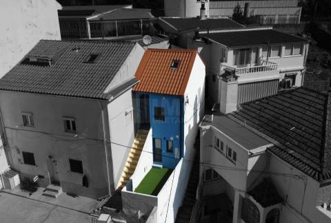 Moradia T1 Duplex Renovada c/ Quintal / Jardim / Piscina