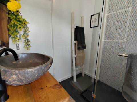 Moradia T1 Duplex Renovada c/ Quintal / Jardim / Piscina