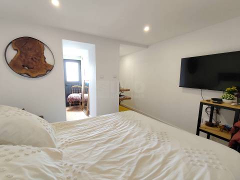 Moradia T1 Duplex Renovada c/ Quintal / Jardim / Piscina