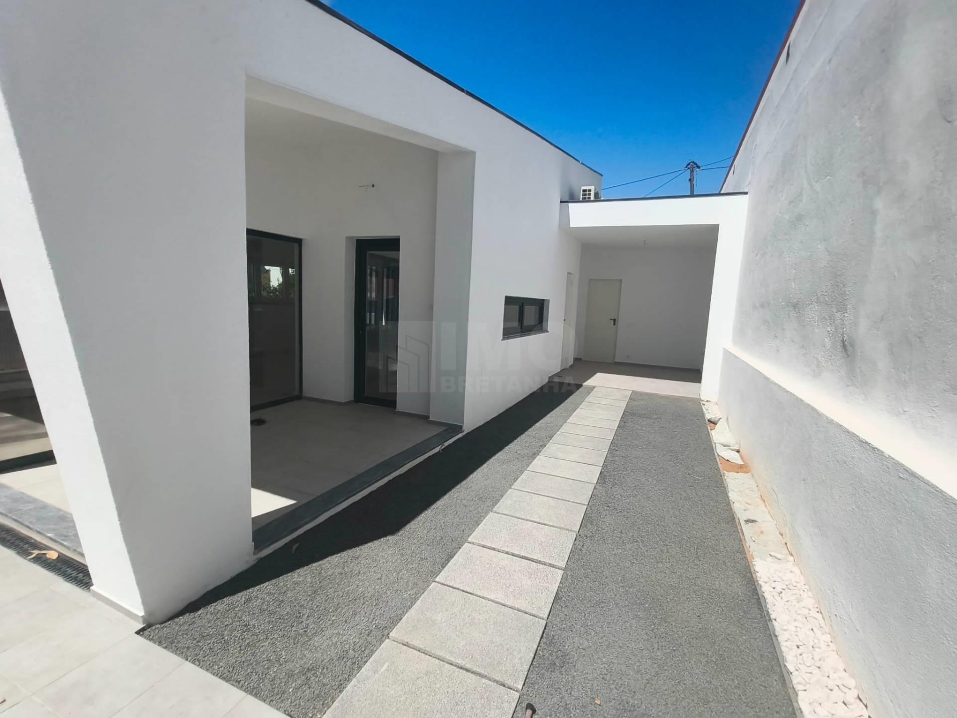 Moradia V3 c/ Piscina - Sobreda - Almada