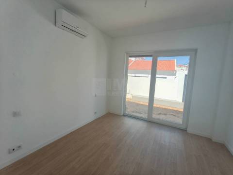 Moradia V3 c/ Piscina - Sobreda - Almada