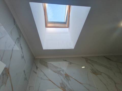 Moradia V3 c/ Piscina - Sobreda - Almada