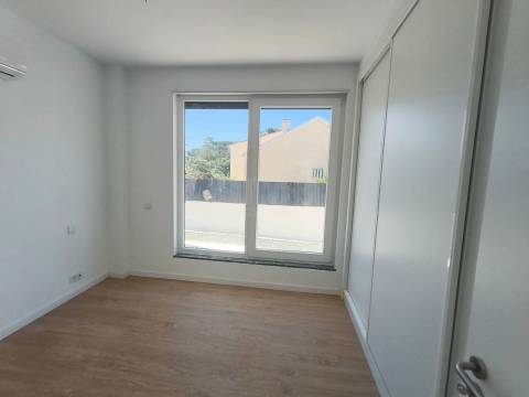 Moradia V3 c/ Piscina - Sobreda - Almada
